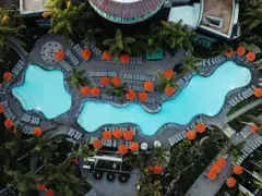 Marriott Marquis, downtown’s largest pool deck, unveils SPLASH! weekends